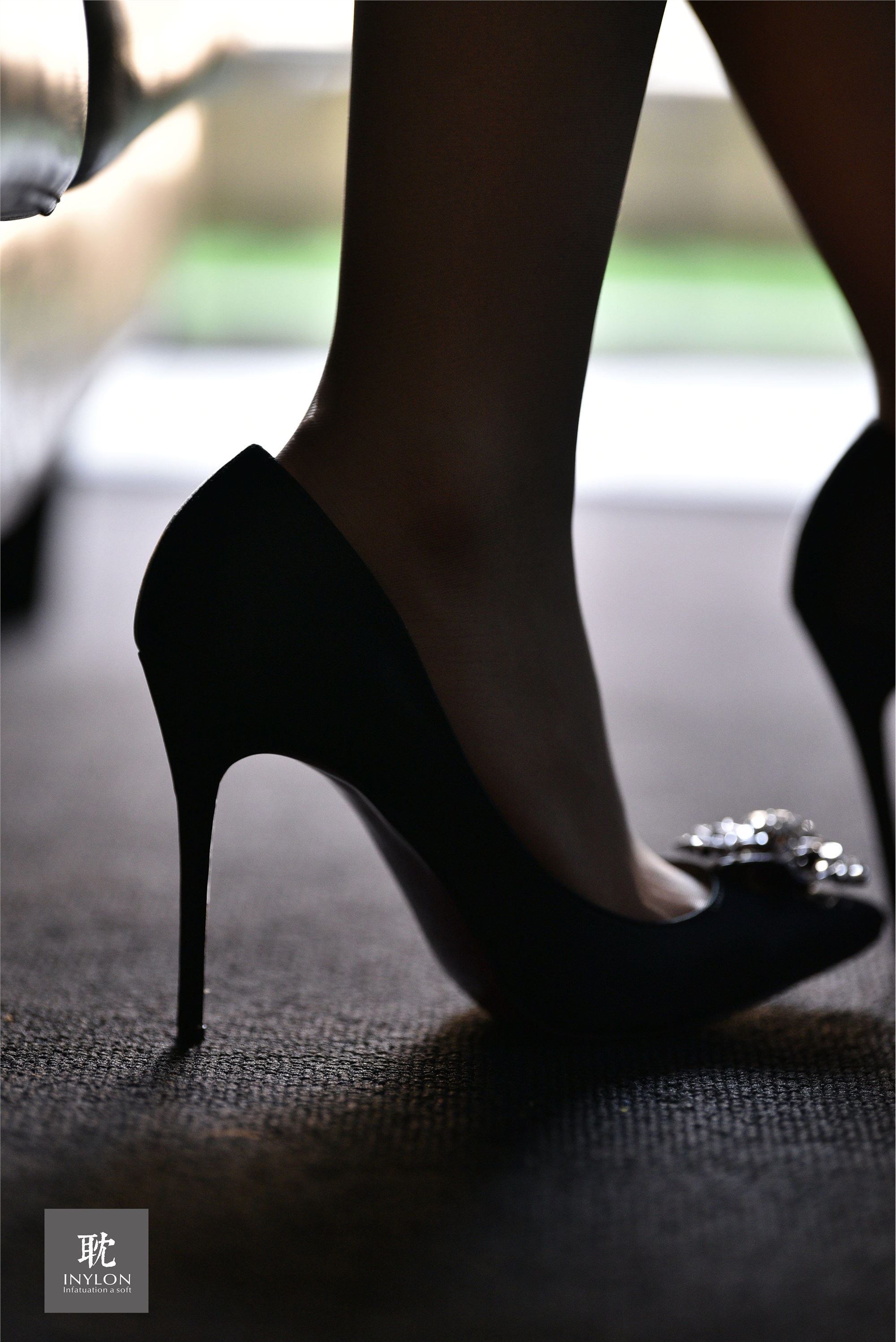 IESS异思趣向《普惠集245》- 模特：君老师《穿袜的OL》